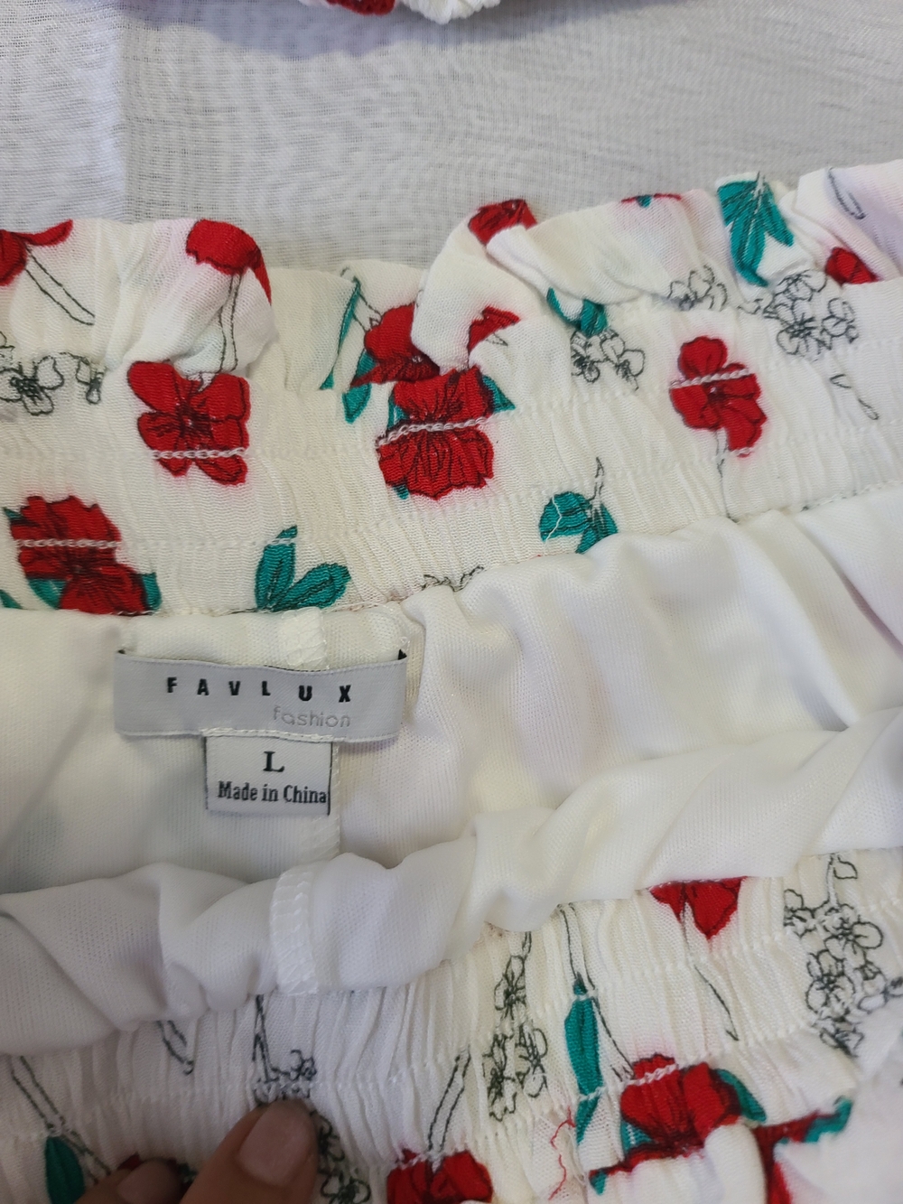FAVLUX White Floral Ruffle Crop Top & Red Floral Shorts Set - Picture 2 of 6